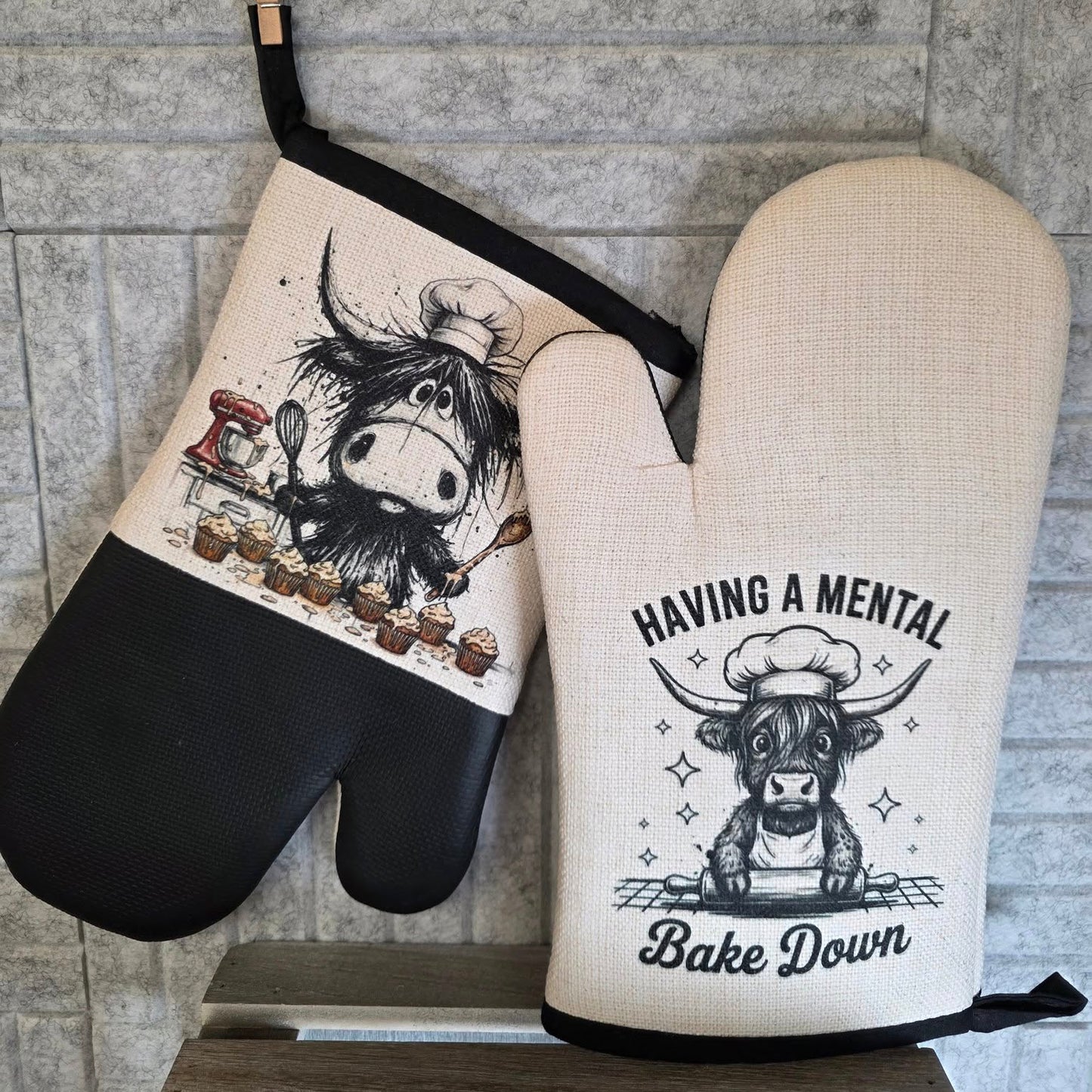 Custom Highland Cow Oven Mitts – Heat Resistant Linen Gloves | Funny Scottish Baking Gift | Highland Cow